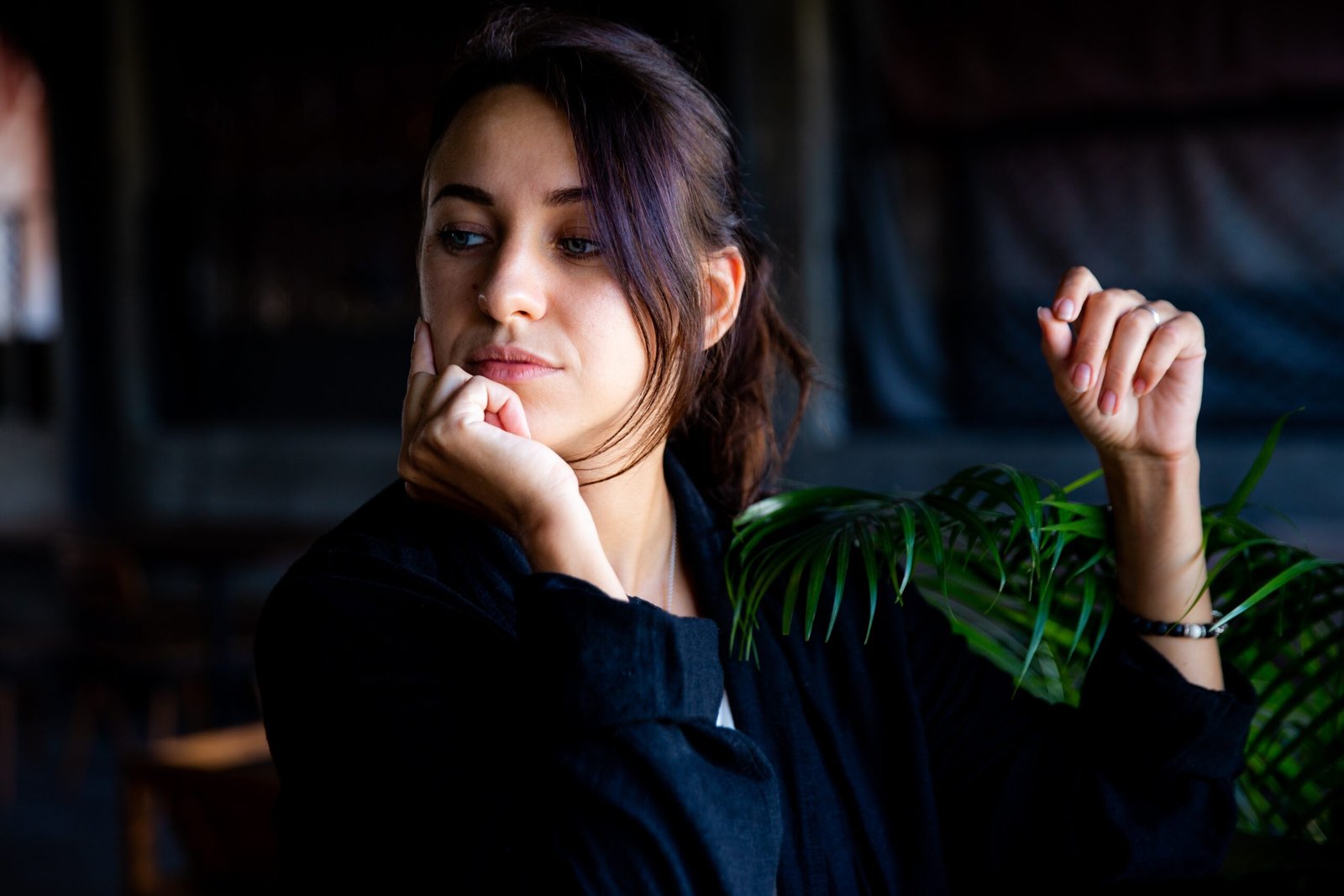 femme pensive